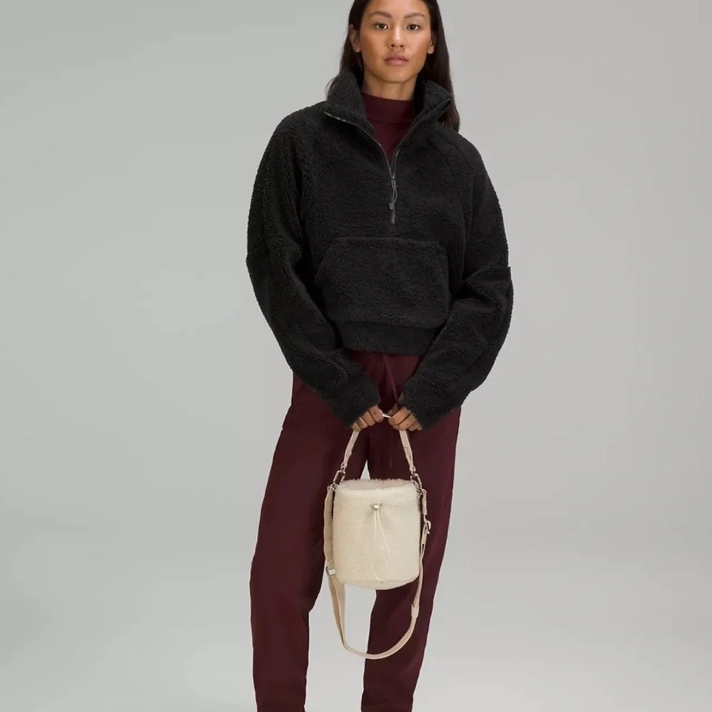 Lululemon Crossbody Fleece Bucket Bag in White Opal NWT - Picture 2 of 5
